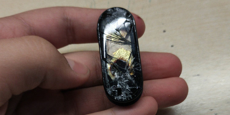 Взорвавшийся Xiaomi Mi Band 5