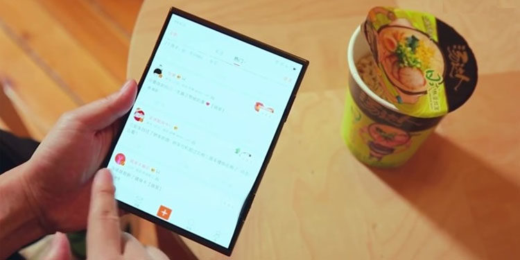 Складной смартфон Xiaomi на живых фото - Mi Mix 4?