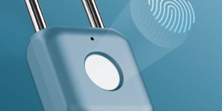 Навесной замок Xiaomi, разблокируется по отпечатку пальца, а его автономность превышает год