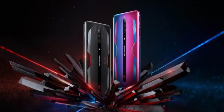 По рейтингу AnTuTu, это самые мощные смартфоны на данный момент