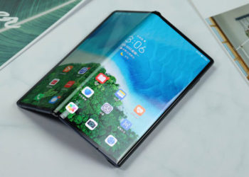 Складной смартфон Xiaomi заметили в китайском метро