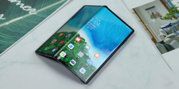 Складной смартфон Xiaomi заметили в китайском метро