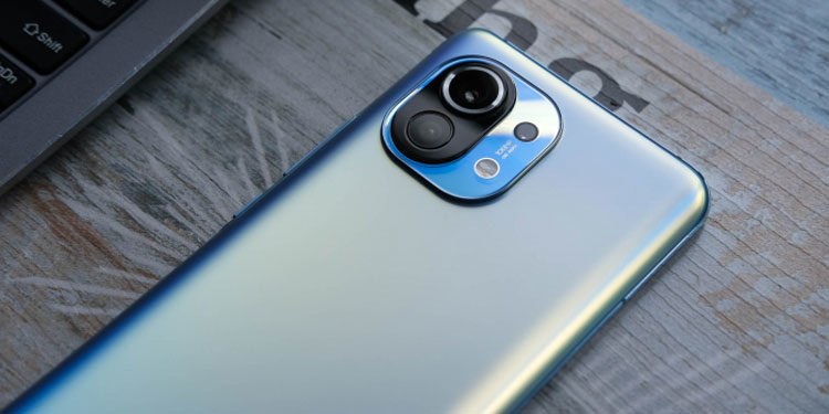 Что нам ждать от "старшего" флагмана Xiaomi Mi 11 Pro?
