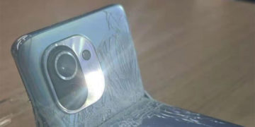 Флагман Xiaomi Mi 11 не прошел тест на "изгиб"