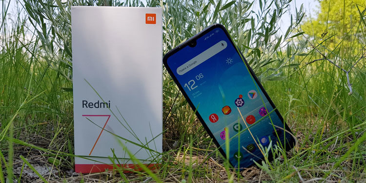 На Redmi 7 вышла новая прошивка, но это не MIUI 12