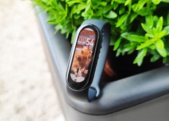 Как поставить на экран Xiaomi Mi Band 6 собственные фотографии?