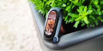 Как поставить на экран Xiaomi Mi Band 6 собственные фотографии?